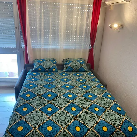 En Classe 2 Etoiles Au Bord De 4 Couchages Avec Lit Superpose Et Au Salon Un Canape Convertible Et Piscine A 300 M Des Transports Communs,gare Ferroviaire,commerces Et Plages شقة أنتيب