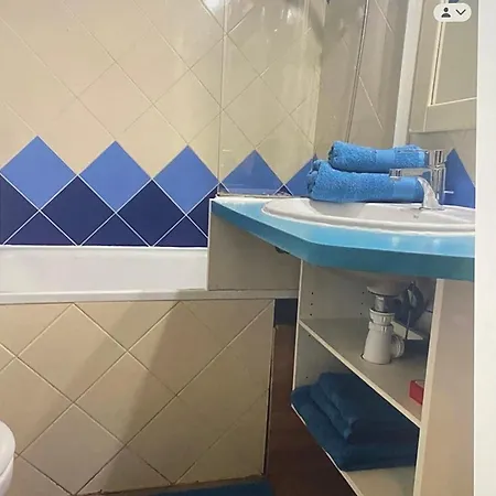 En Classe 2 Etoiles Au Bord De 4 Couchages Avec Lit Superpose Et Au Salon Un Canape Convertible Et Piscine A 300 M Des Transports Communs,gare Ferroviaire,commerces Et Plages شقة