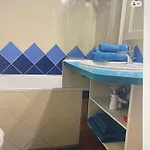 En Classe 2 Etoiles Au Bord De 4 Couchages Avec Lit Superpose Et Au Salon Un Canape Convertible Et Piscine A 300 M Des Transports Communs,gare Ferroviaire,commerces Et Plages Apartament