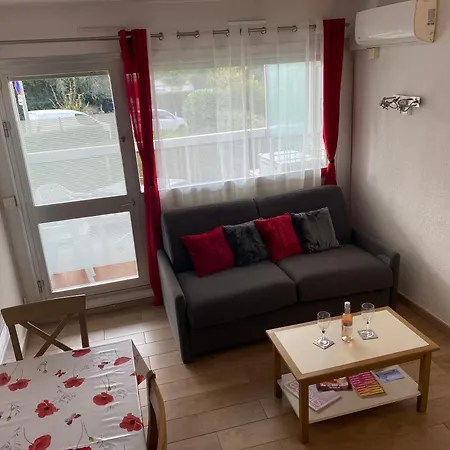 Lejlighed En Classe 2 Etoiles Au Bord De 4 Couchages Avec Lit Superpose Et Au Salon Un Canape Convertible Et Piscine A 300 M Des Transports Communs,gare Ferroviaire,commerces Et Plages Antibes