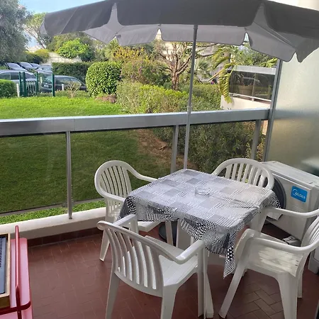 Apartment En Classe 2 Etoiles Au Bord De 4 Couchages Avec Lit Superpose Et Au Salon Un Canape Convertible Et Piscine A 300 M Des Transports Communs,gare Ferroviaire,commerces Et Plages