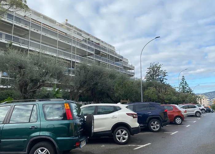 En Classe 2 Etoiles Au Bord De 4 Couchages Avec Lit Superpose Et Au Salon Un Canape Convertible Et Piscine A 300 M Des Transports Communs,gare Ferroviaire,commerces Et Plages 公寓 昂蒂布