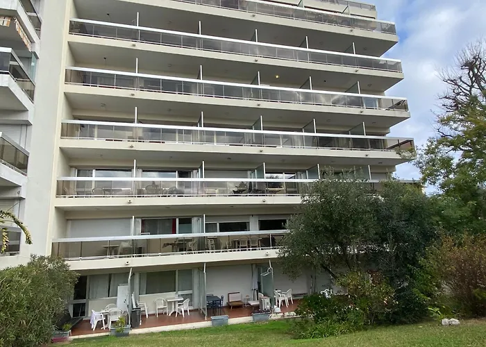 En Classe 2 Etoiles Au Bord De 4 Couchages Avec Lit Superpose Et Au Salon Un Canape Convertible Et Piscine A 300 M Des Transports Communs,gare Ferroviaire,commerces Et Plages *