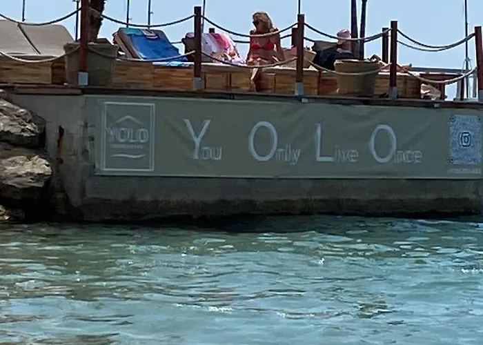 En Classe 2 Etoiles Au Bord De 4 Couchages Avec Lit Superpose Et Au Salon Un Canape Convertible Et Piscine A 300 M Des Transports Communs,gare Ferroviaire,commerces Et Plages